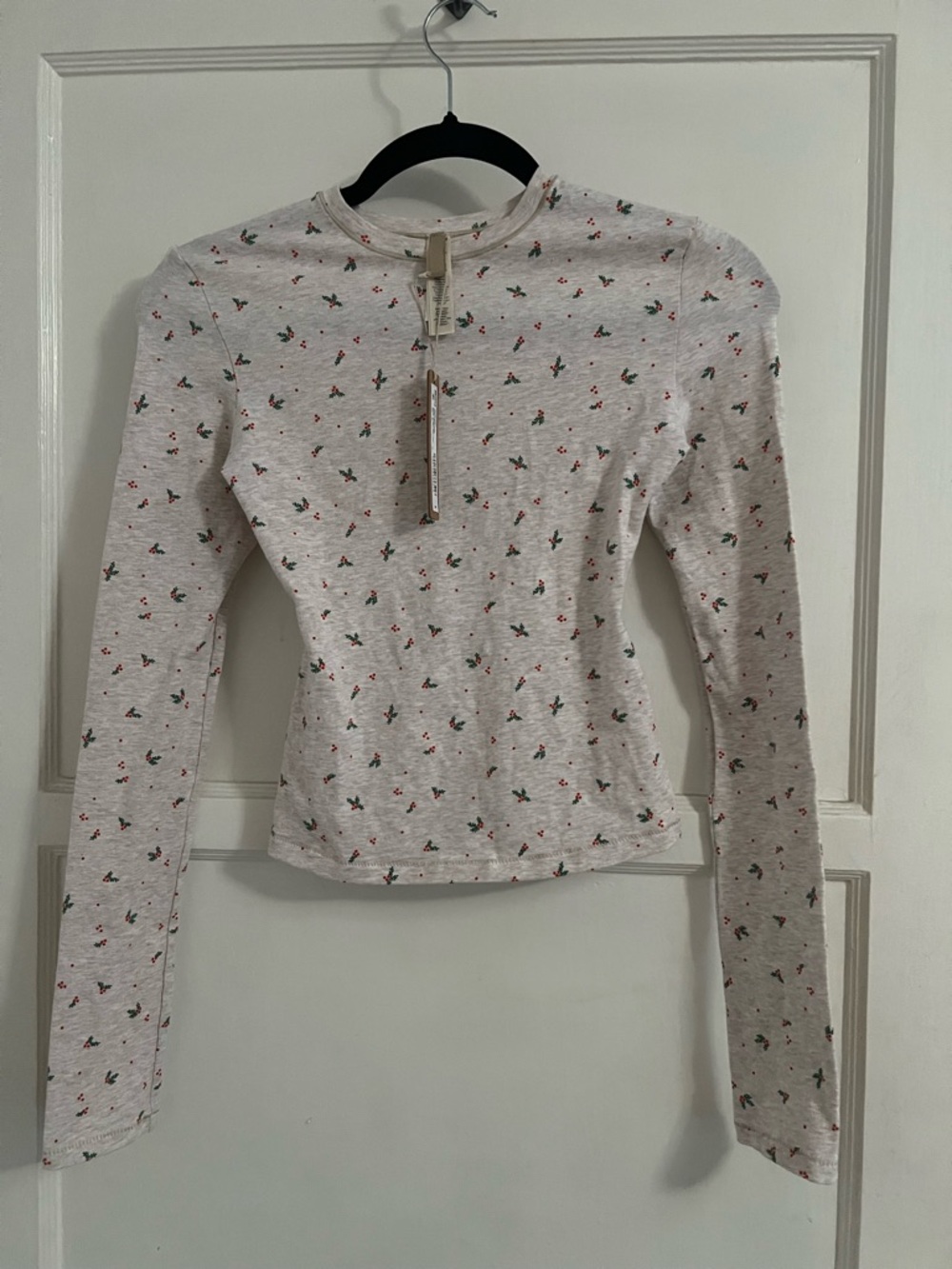 SKIMS Cream Long-Sleeve Top with Red & Green Floral Print